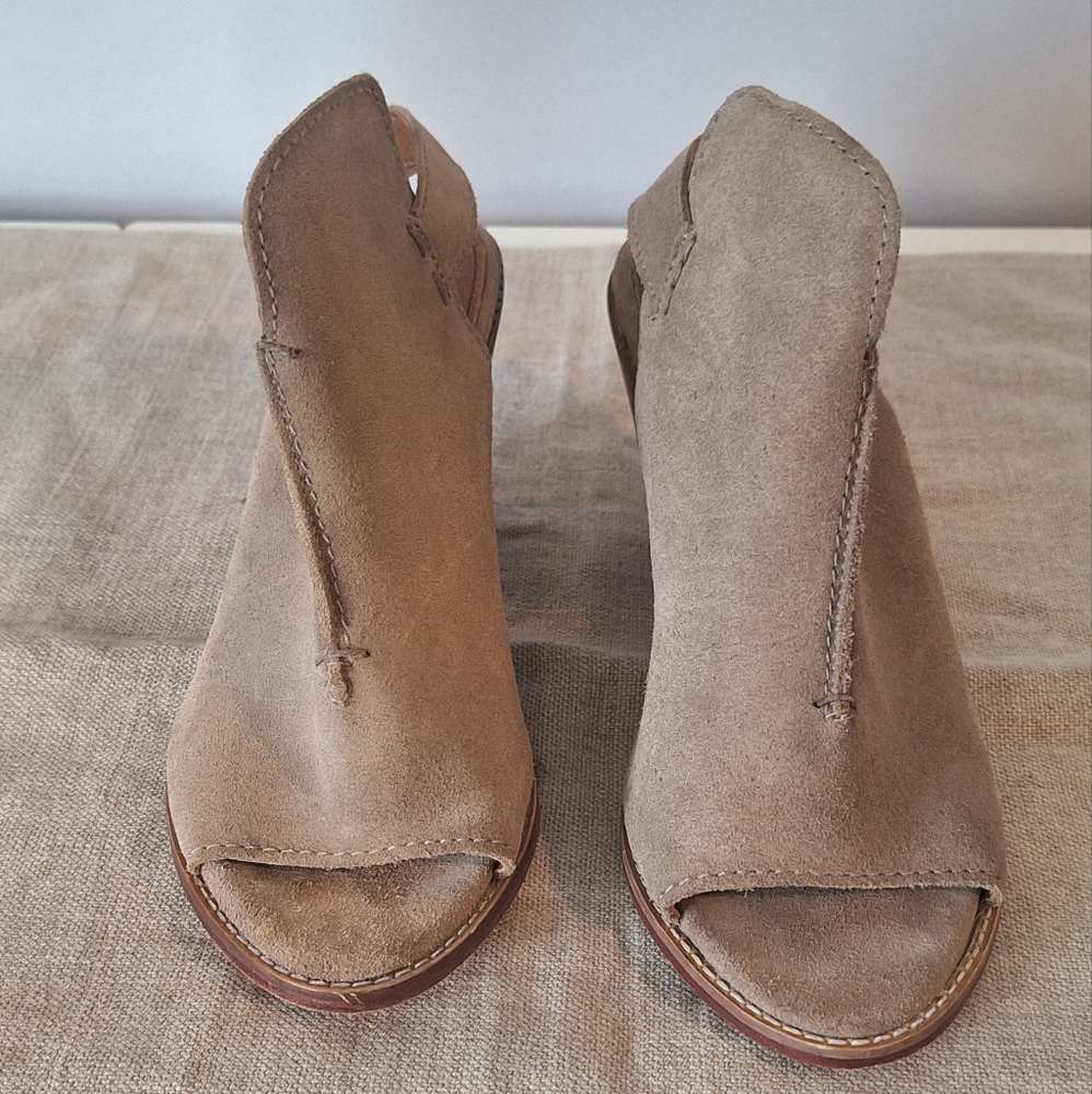 Frye Womens Shoes Size 9.5 Tan Suede Slingback Heels